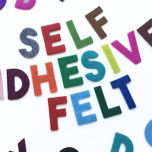 Lettere in feltro adesivo, buccia e bastone, alfabeto fustellato, lettere maiuscole adesive da 1/1/4 di pollice