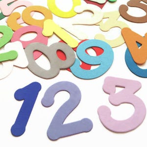 Gestanzte Zahlen, hochwertige Kartonpapierformen für die Kartenherstellung, Scrapbooking und Papierdekorationen, 30er-Pack (0-9 Zahlen)