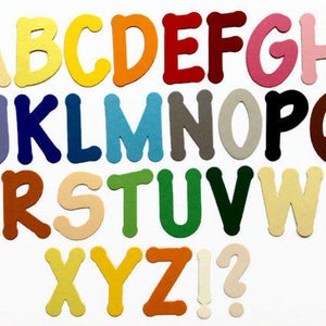 Die Cut Letras Mayúsculas, 2 Alfabetos en Papel Cartulina 52 piezas, 2 Pulgadas De Alto, Para Bunting, Cardmaking, Scrapbooking & Kids Crafts