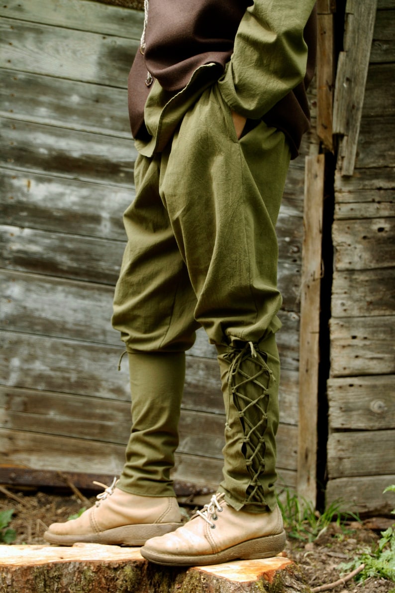 D'inspiration médiévale / viking, pantalon 100 % coton lavé avec poches latérales, taille élastique et lacets aux mollets vert mousse taille S/M/L image 1