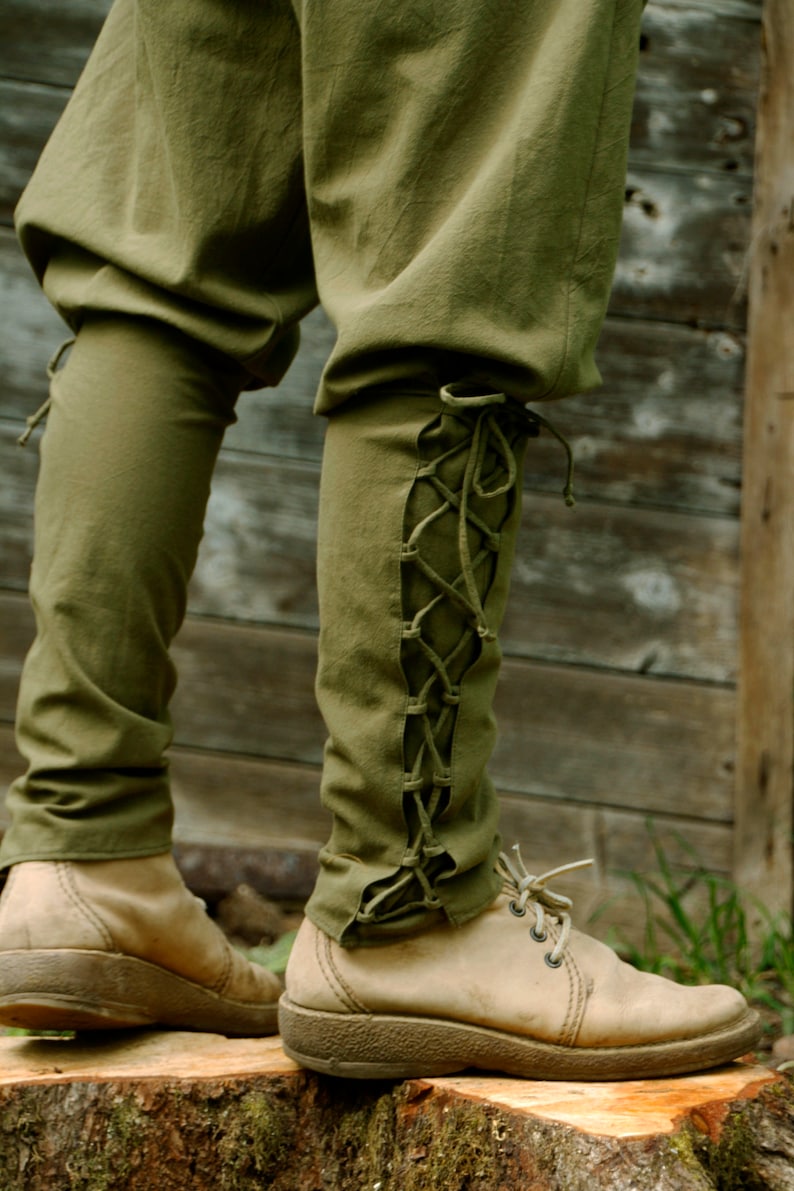D'inspiration médiévale / viking, pantalon 100 % coton lavé avec poches latérales, taille élastique et lacets aux mollets vert mousse taille S/M/L image 2