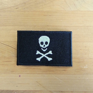 Patch patch ricamo bandiera di ferro su applique vintage kawaii giacca cucire zaino zaino giacca di jeans pantaloncini biker pirata teschio jolly roger