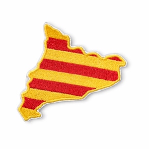 Puede incluir: Parche bordado con la forma de una región, con un contorno amarillo y un diseño de rayas horizontales rojas y amarillas alternas. Ideal para ropa o accesorios.