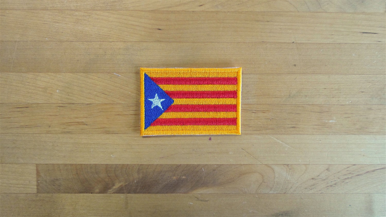 Katalonien-Flaggen-Patch – Gestickt & Als Thermoaufkleber, 7x4,5 Cm