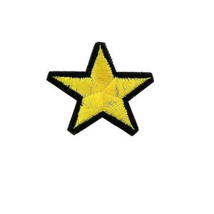 Può includere: Toppa a forma di stella gialla ricamata con bordo nero. La stella è riempita di filo giallo, creando un aspetto strutturato. Questa toppa può essere utilizzata per decorare abiti, borse o altri oggetti in tessuto.