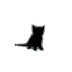 Könnte beinhalten: Schwarze Silhouette einer Katze, die mit ihrem Schwanz um die Beine gewickelt sitzt.
