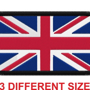 Può includere: Una toppa ricamata con il design della bandiera Union Jack. La toppa ha un bordo nero ed è sfrangiata.