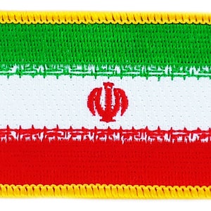 Könnte beinhalten: Ein gestickter Aufnäher mit der Flagge des Iran. Der Aufnäher ist grün, weiß und rot mit einem gelben Rand. Das Emblem der Islamischen Republik Iran befindet sich in der Mitte.