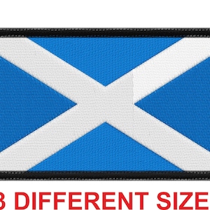 Könnte beinhalten: Gestickter Aufnäher mit der schottischen Flagge, einem weißen Andreaskreuz auf blauem Grund, mit schwarzem Rand. Der Text "3 DIFFERENT SIZE" ist unten in Rot dargestellt. Ideal für Kleidung oder Accessoires.