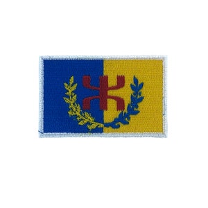 Puede incluir: Parche bordado con la bandera de Chernígov, Ucrania. La bandera es azul y amarilla con un símbolo rojo y una corona dorada.