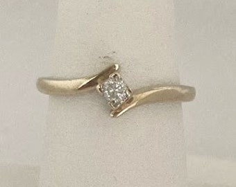 European 1/10 Carat Diamond Ring 9K Gold 2.8 Grams Retail Price 800.00 My Price Only 450.00!