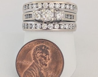 1,5 karat diamanter i 14 karat vitt guld, 12,3 gram. Ordinarie pris 599900. Ge mig ett bud!