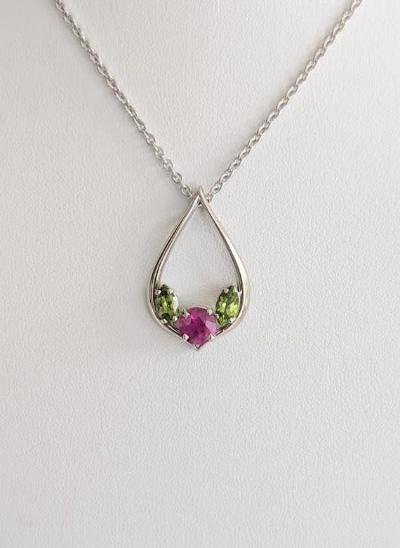 Amazingly Designed 2.5 Carat Ruby & Peridot Neckl… - image 1