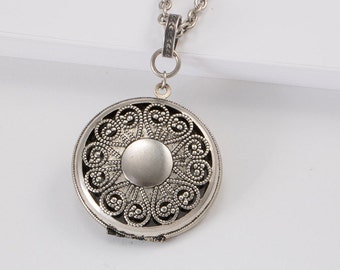 Round Locket with Vignette Front - Silver Locket - Vintage Locket - Photo Locket