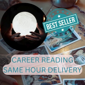 Könnte beinhalten: Tarotkarten, die auf einem Holztisch ausgelegt sind, mit einer mondförmigen Lampe im Hintergrund. Der Text "CAREER READING SAME HOUR DELIVERY" ist in Pink auf einem blaugrünen Hintergrund dargestellt.