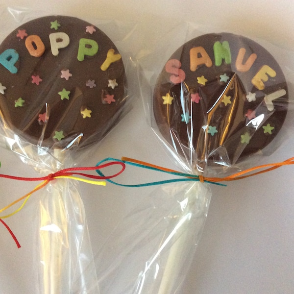 Piruleta de chocolate suizo con nombre personalizado, regalo comestible para fiesta