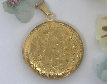 Gold Photo Locket Bouquet Charm: Filigree Bridal Memory Keepsake