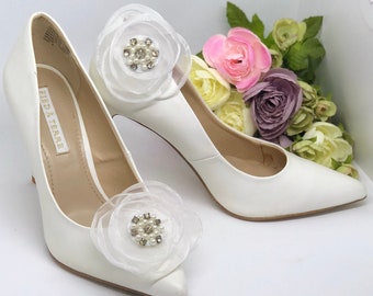 Weiße Chiffon Blume Schuhclips: Perle Diamante Brautaccessoire