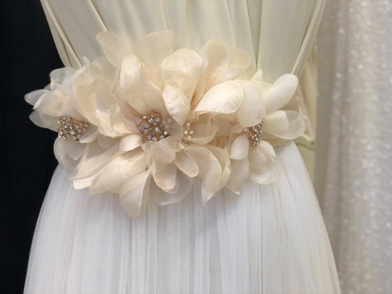 Champagne Bridal Sash Belt: Rhinestone Flower Wedding Dress  display picture 3