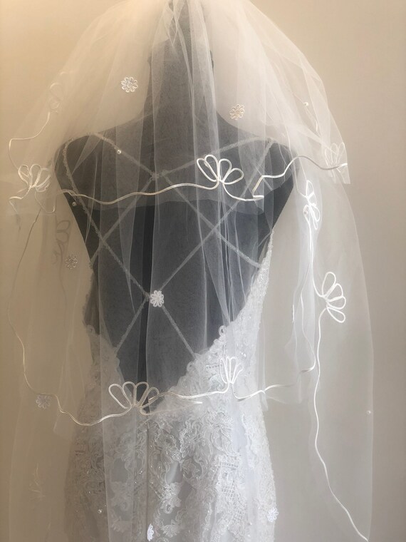 Ivory 3 Tier Fingertip Wedding Veil: Lace Flowers & Pearls 