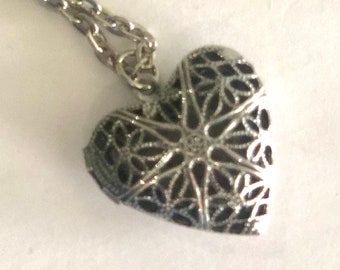 Antique Silver Heart Locket Bouquet Photo Charm: Bridal Memory - FLUER AS