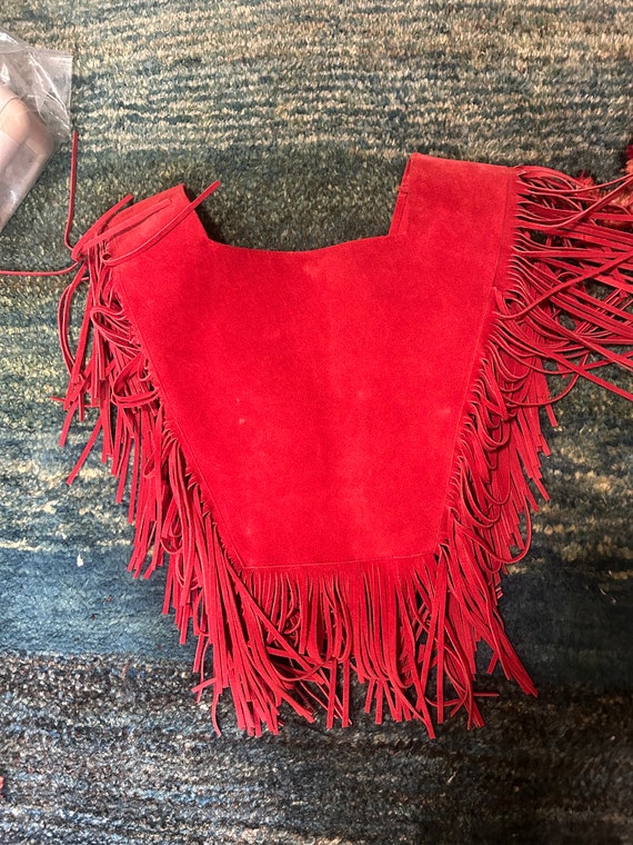 Vintage 1970s red suade rodeo fringe cowboy shawl… - image 5