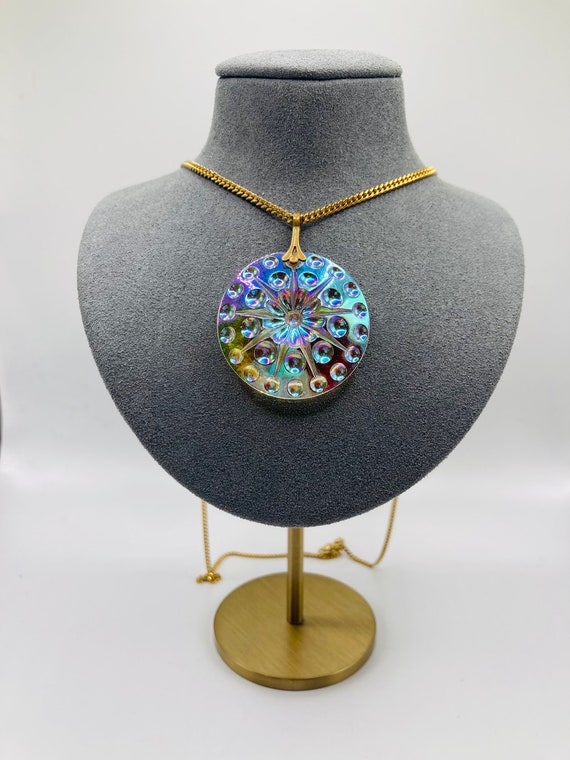 Vintage Round Iridescent Pendant Necklace