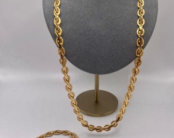 Vintage gold tone necklace and bracelet