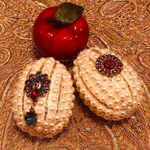 Sofreh Aghd Decorative Pearl Eggs Dazzled with Jewels Set of Two