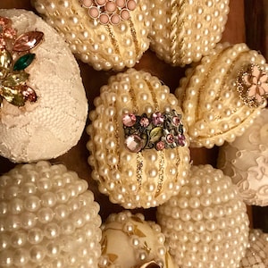 Sofreh Aghd Decorative Eggs Embellished with Pearls, Rhinestones and Jewels Set of 10 for Persian Wedding Spread