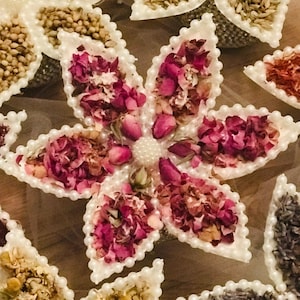 Sofreh Aghd Dried Rose Petal Flower with Pearl Trimming