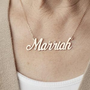 Collar con nombre en oro de 14 quilates: un regalo de joyería personalizado y delicado