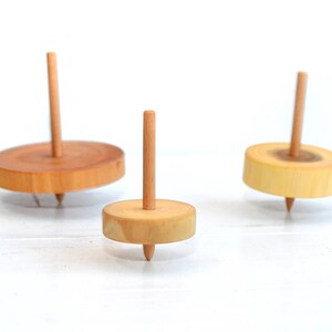 Spinning Top in Wood and String in Natural Cotton - Trisca