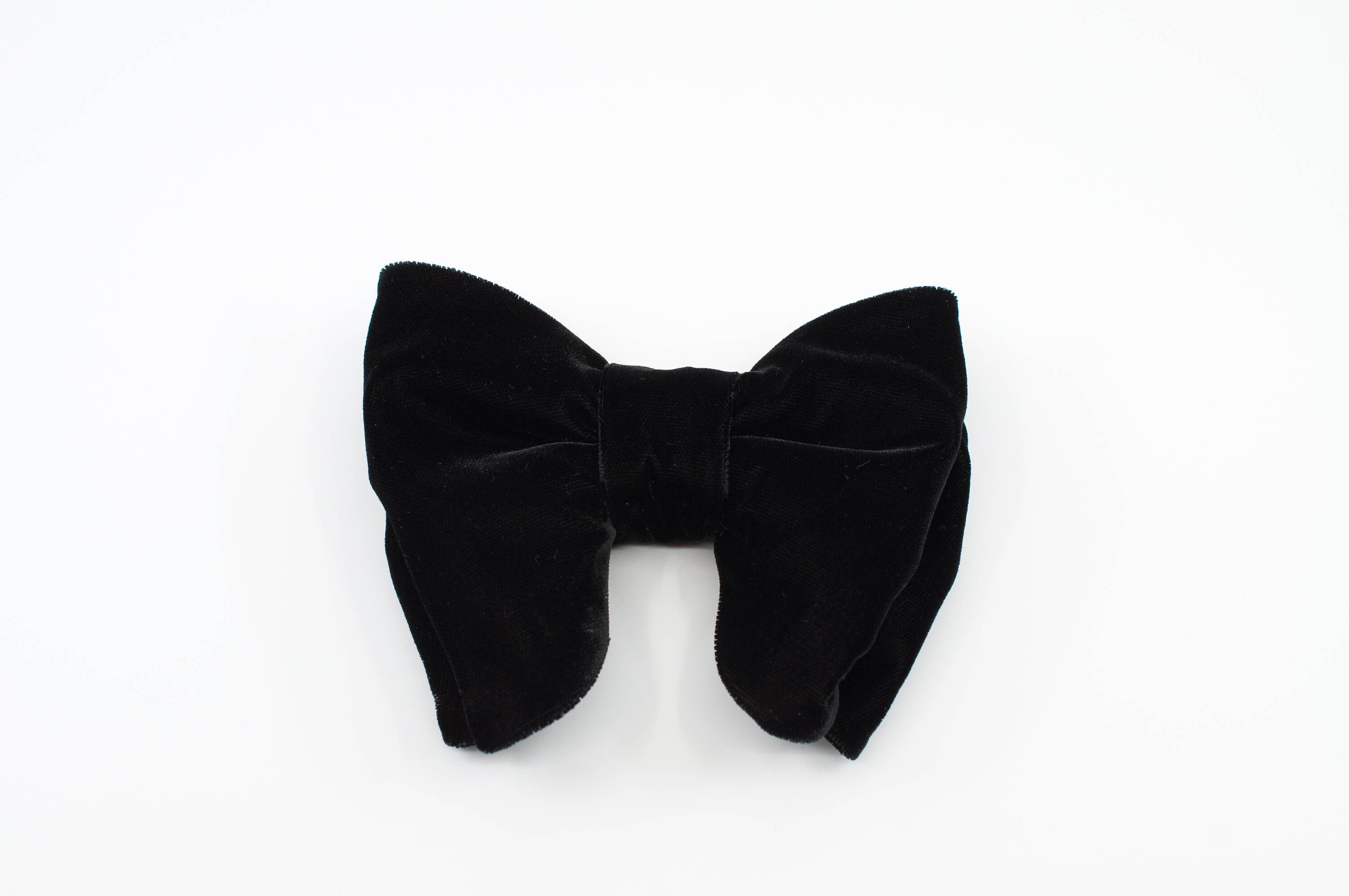 oversized bow tie pattern