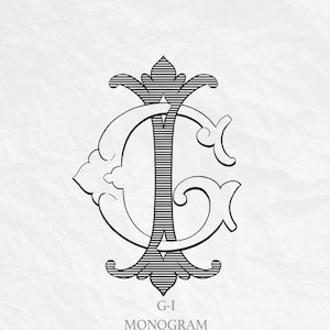 Könnte beinhalten: Schwarz-weiß Monogramm-Design mit den Buchstaben G und I, verziert mit dekorativen Elementen und Streifen. Der Text "G-I MONOGRAM instant download" ist darunter platziert. Auf strukturiertem, weißem Hintergrund.