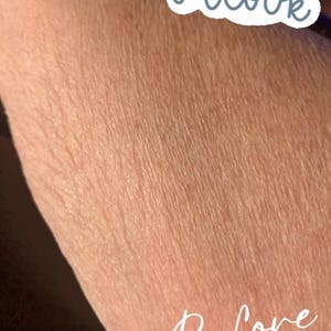 May include: Close-up of a person's arm with visible skin texture. The image includes the text "Cr&ecirc;pe o'clock" in a cloud-shaped design and the word "Before" in cursive, suggesting a skincare or beauty product.