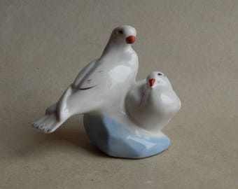 Porcelain figurine "Doves", Soviet vintage, USSR, vintage statuettes, a pigeon figurine, porcelain painting, a gift for her