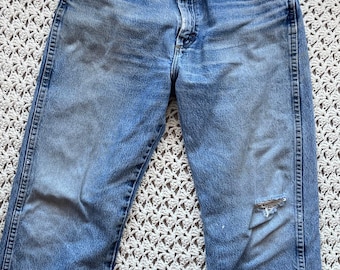 Jeans Wrangler vintage anni 2000 a gamba dritta, taglio cowboy effetto usurato, taglia 33x34