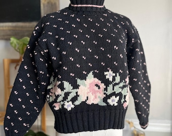 Suéter de cuello alto estilo cottagecore vintage de los años 90, de algodón, con estampado floral, color negro pastel, talla pequeña