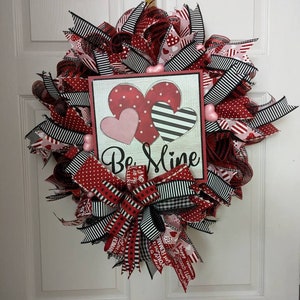 Red & Black Valentine&#39;s Day Wreath: &#39;Be Mine&#39; Front Door Decor