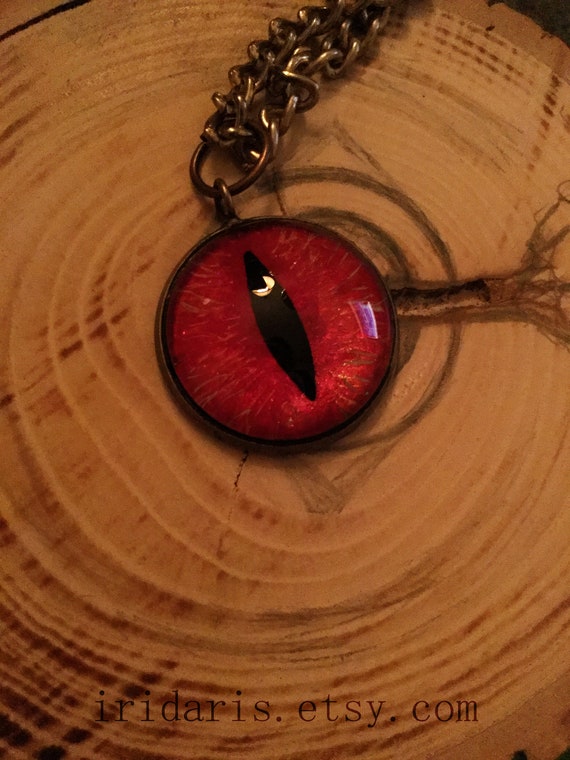 Pendentif Résine Rouge 'Œil De Dragon' Rond - Fait Main - Diamètre 2.5 Cm - Style Bohème
