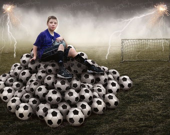 Sport, Hintergrund, Fußballplatz, Fußball-Hintergrund, Fußball-Kulisse, Sport-Hintergrund, Sport-Bild, Fußball Foto, Aktion Foto, stürmischen Himmel