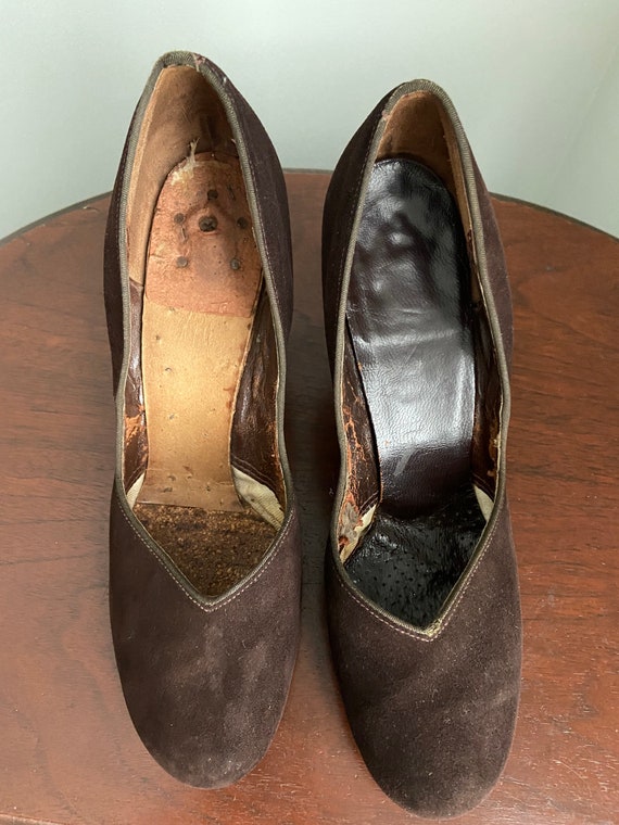 1940s 50s Brown suede Pumps Vintage heels Rounded… - image 7