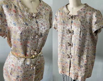 Vintage 1960s Asian inspired Gold and multi-colored brocade satin Tea timer lounge top with Mandarin collar/smock/Oriental/Vintage Maternity