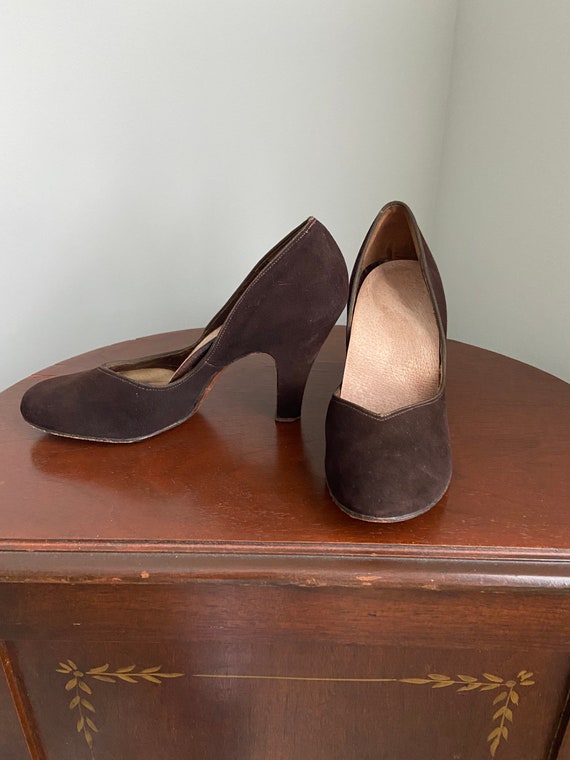 1940s 50s Brown suede Pumps Vintage heels Rounded… - image 6