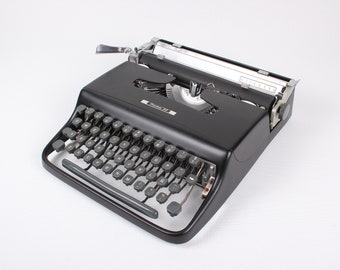 Olivetti Pluma 22 Black Vintage, manuelle Schreibmaschine, gewartet