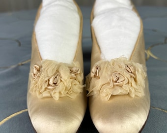 アンティークシルクのウェディングパンプス、1912年タイタニック号時代