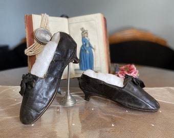 Chaussures rococo des années 1790, chaussures anciennes, chaussures géorgiennes, escarpins antiques