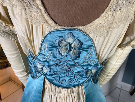 1914 Chantilly Lace & Sky Blue Silk Evening Dress, Edwardian Gown - Etsy Denmark 1914 Chantilly Lace & Sky Blue Silk Evening Dress, Edwardian Gown - Etsy Denmark