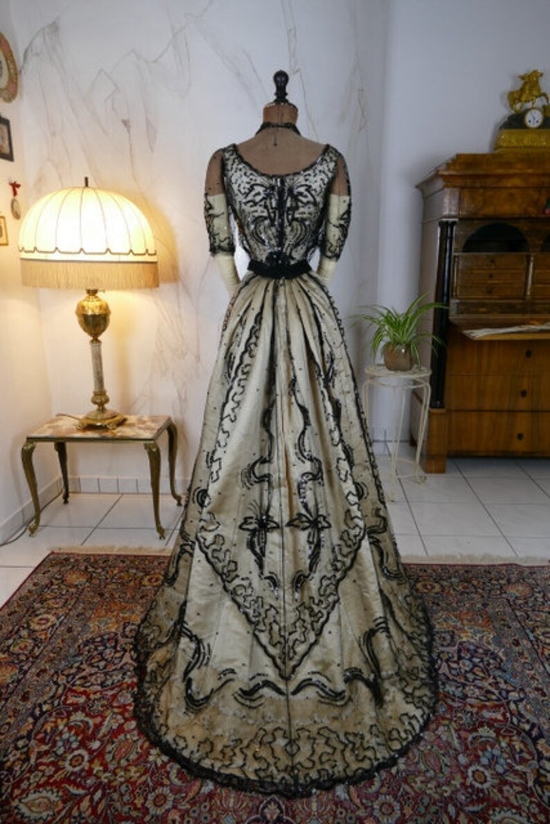 1900 ball gown